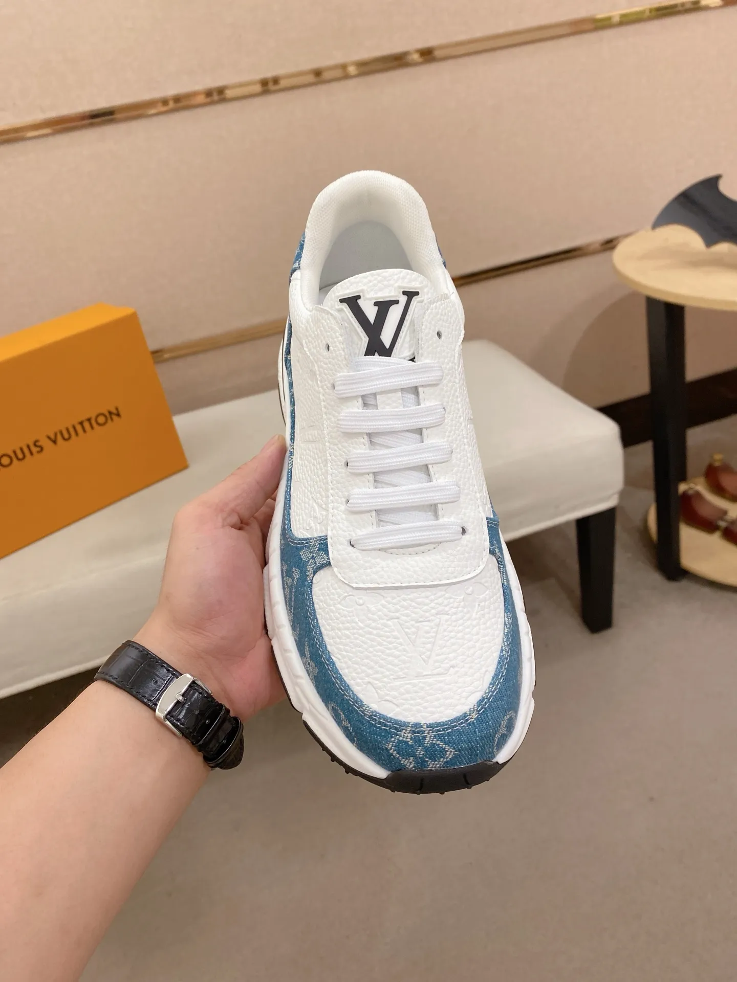 Men's shoes 442💰louis vuitton (Louis Vuitton/lv)🔍🔍The new counters are on sale at the same time. The uppers are imported from Italy. ⃣️Re-engraved🇮🇹💪💪, ⚠Sole: The original sole is specially provided by the original factory, the exclusive movable molded sole is super comfortable, ⚠Original and single goods 🔍high quality, you can enter and leave the counter at will, welcome to compare⚠. Code number: 38-44 (45/customized, non-refundable)